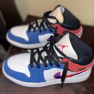 Air Jordan 1 mid SE UNIVERSITY RED